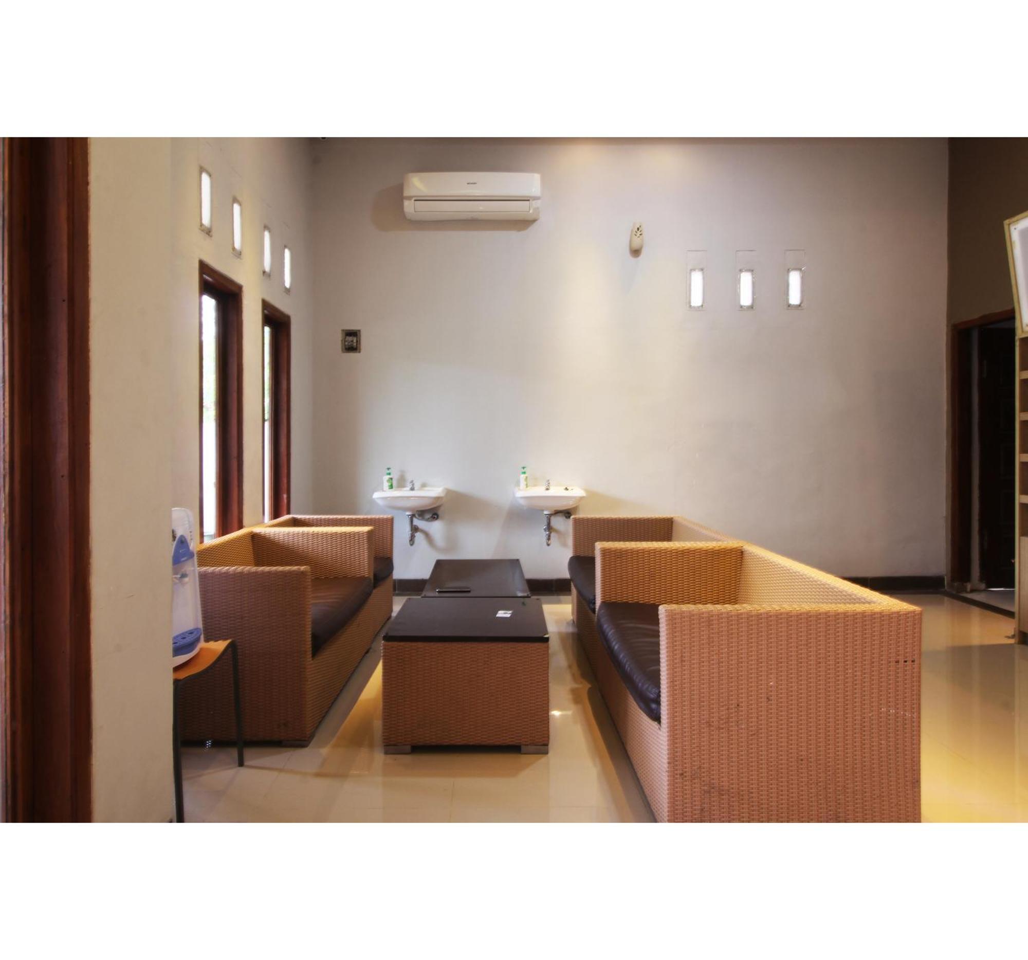 Oyo Life 2273 Pratama Homestay Bandar Lampung Kültér fotó