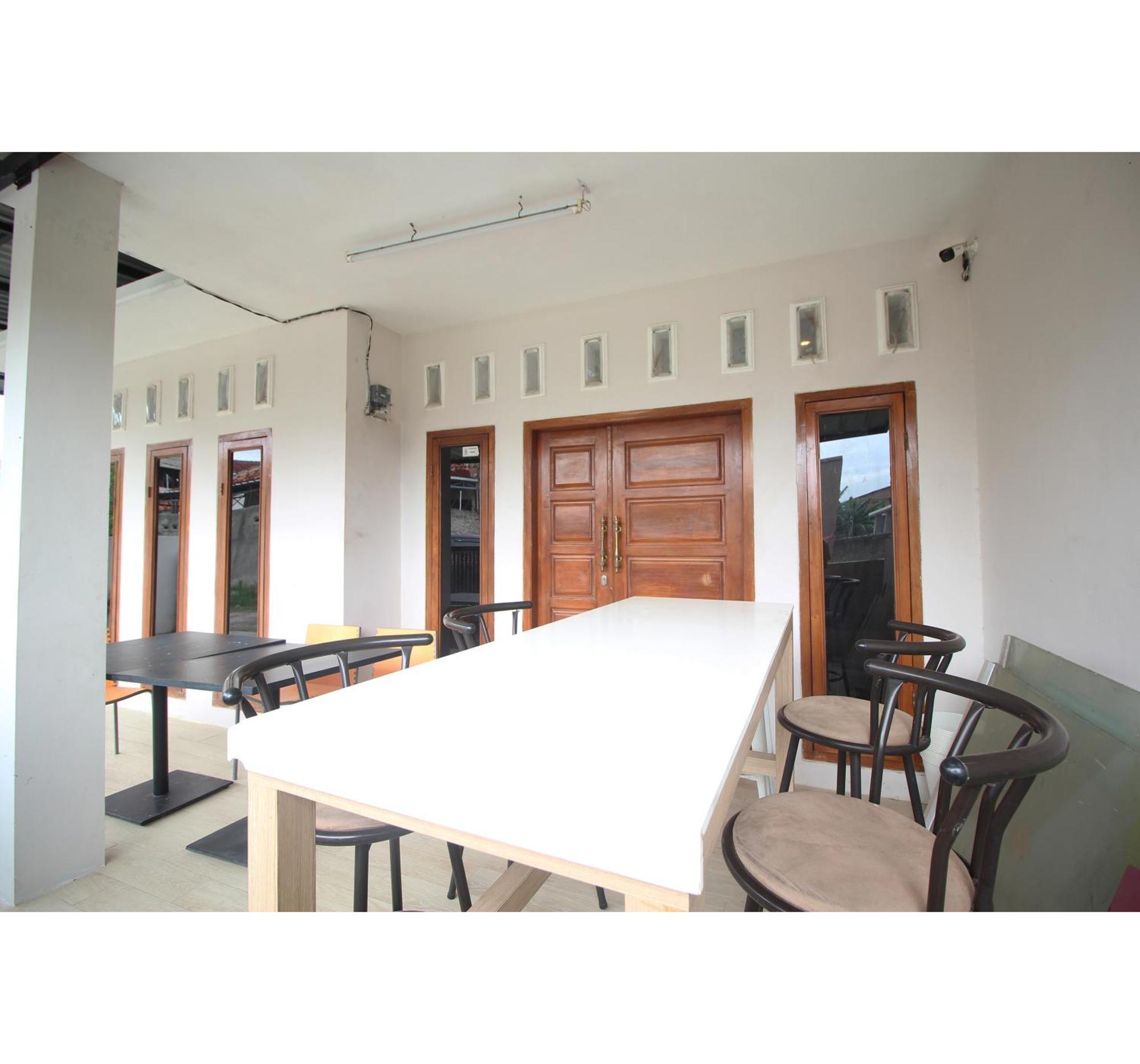 Oyo Life 2273 Pratama Homestay Bandar Lampung Kültér fotó